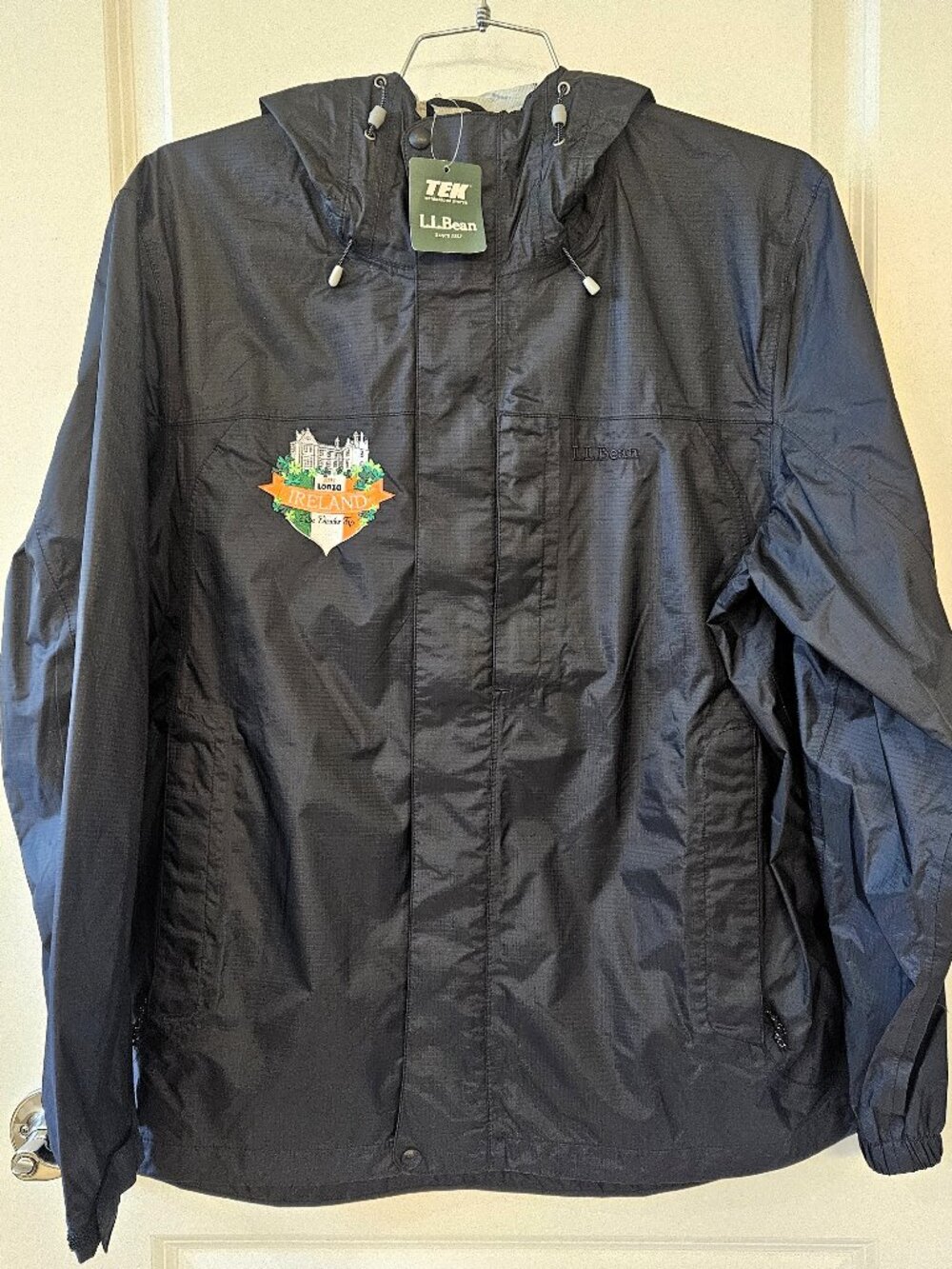 NWT L.L.Bean Men's Black Hooded Rain Jacket Nylon Lightweight Large